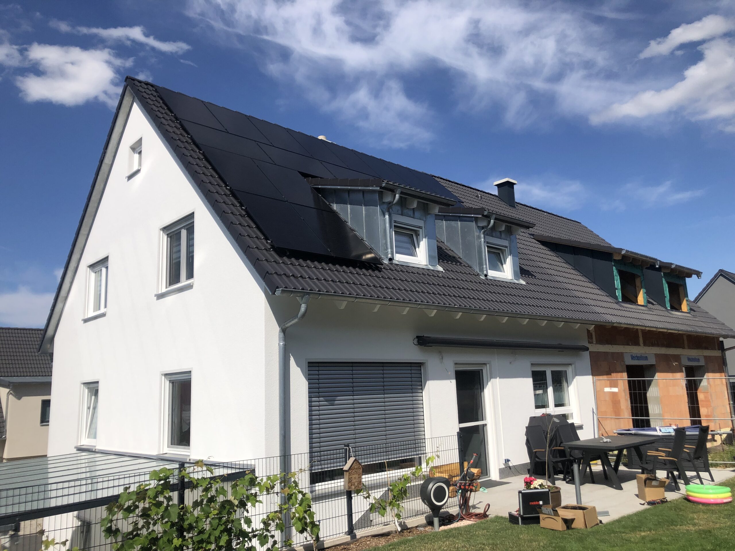 Vary Solar Panels on Roof Elektrotechnik Leistungen